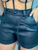 Short Feminino Couro Courino Cinto De Cordão Amarração Social