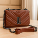 Bolsa Feminina Pequena De Lado Transversal Alça Corrente Lançamento